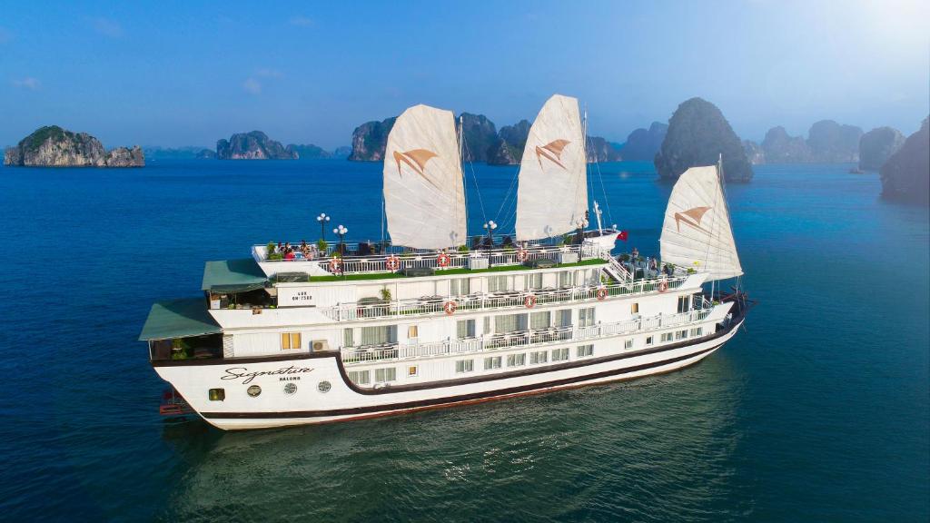 Signature-Halong-Cruises