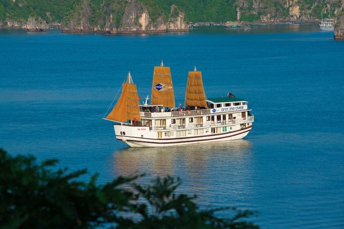Gray-line-ha-long